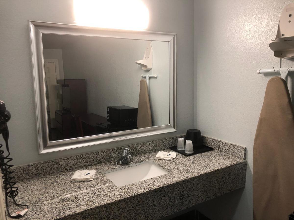 Hwy 59 Motel Laredo Medical Center Extérieur photo